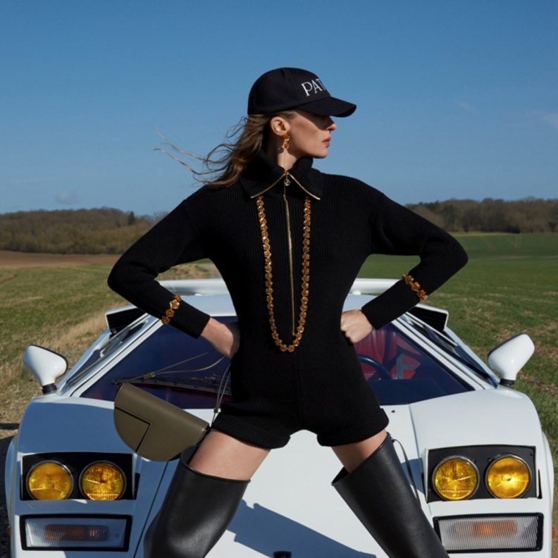 جمبسوت أسود وجزمة جلدية بطول الركبة من Patou