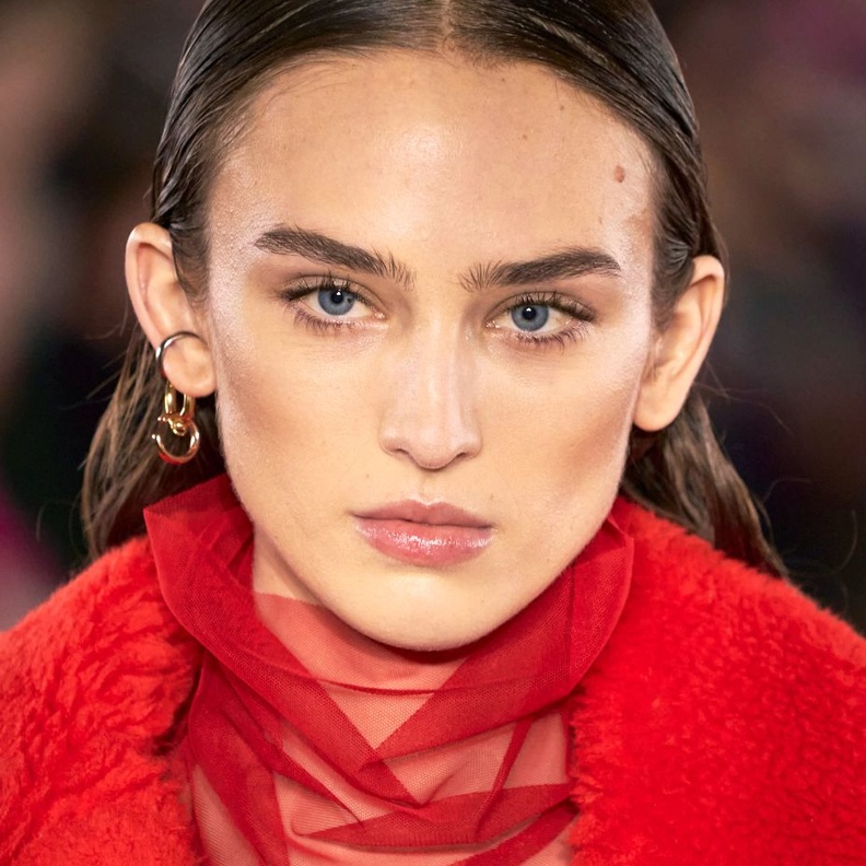 صيحات البلاشر لخدود أكثر تورداً هذا الموسم والمستحضرات المطلوبة