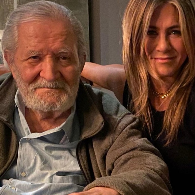 جينيفر أنيستون ووالدها