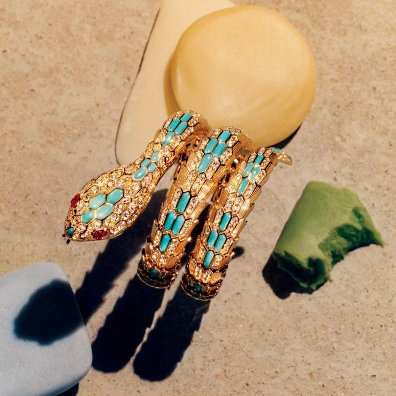 ساعة Serpenti Misteriosi High Jewellery من علامة  بولغري Bulgari 