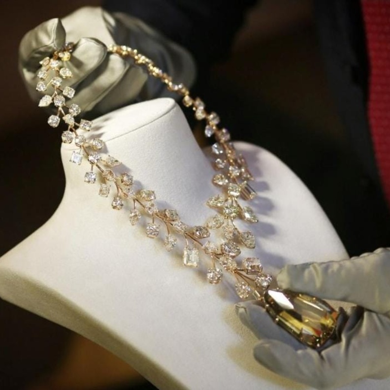  تصميم عقد L'Incomparable 