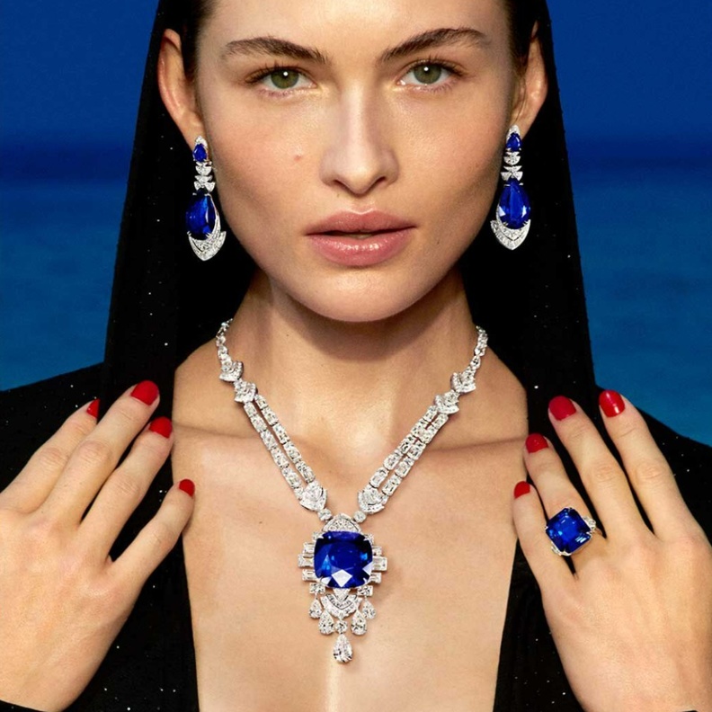 من مجموعة Graffabulous لغراف Graff والعقد مرصع بالياقوت والألماس الأبيض