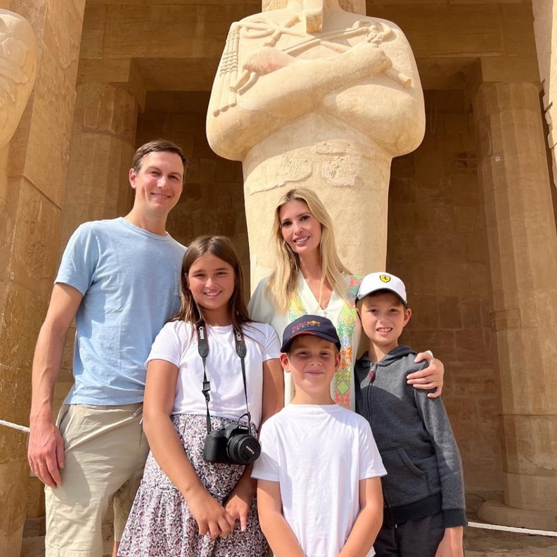 إيفانكا ترامب وعائلتها في مدينة الأقصر