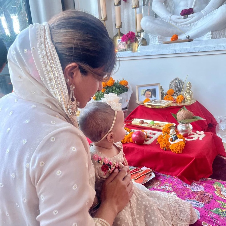 بريانكا تشوبرا تصطحب ابنتها مالتي ماري إلى الهند للمرة الأولى