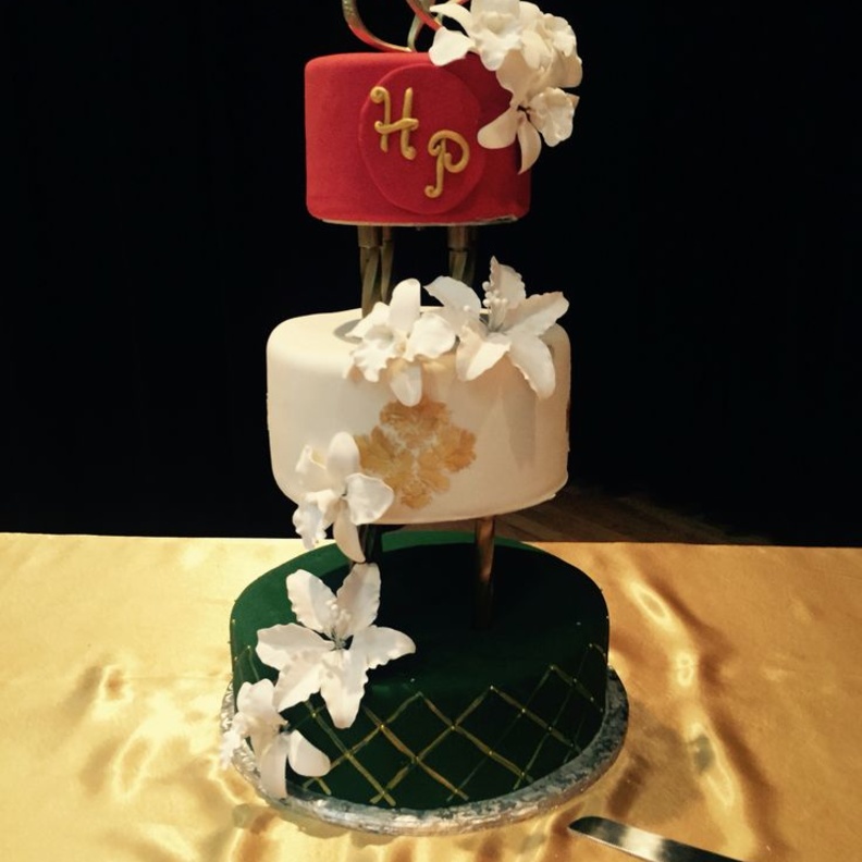 أجمل كيكات الزفاف المناسبة لأجواء اليوم الوطني الإماراتي