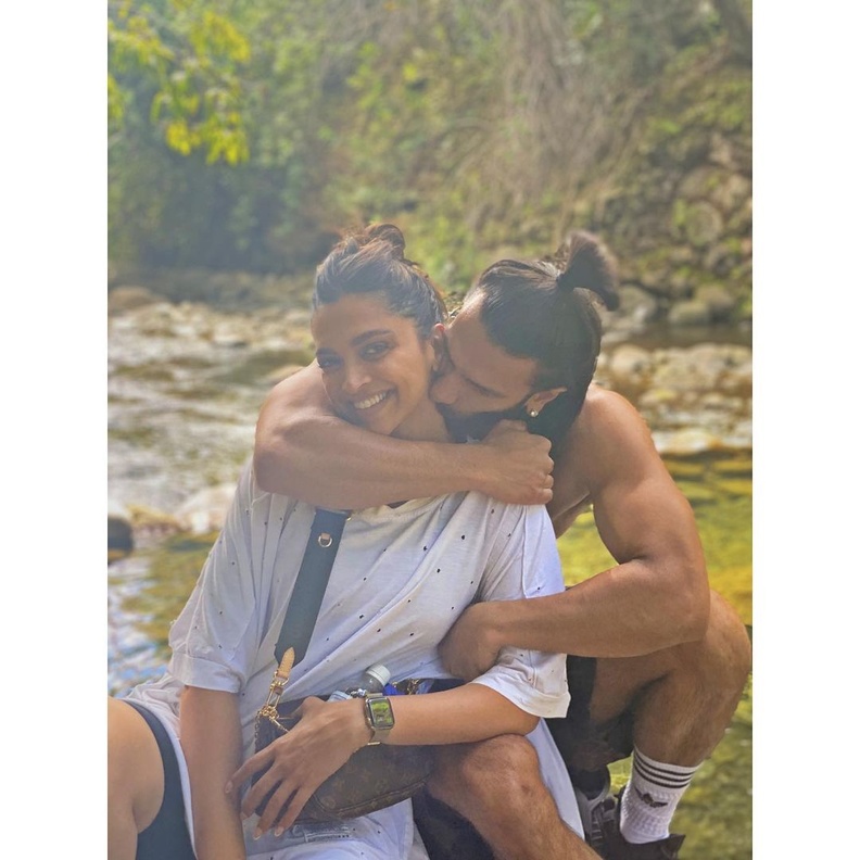 رانفير سينغ يفاجئ زوجته بزيارته لها في العمل في يوم الذكرى السنوية لزواجهما