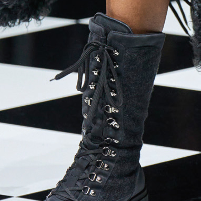 أبرز صيحات جزمات الـ Hiking Boots التي عادت إلى الواجهة في هذا الموسم