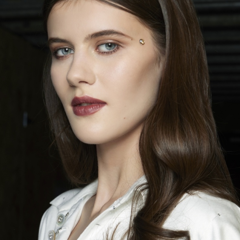 تخلصي من الشيب والخصل البيضاء بهذه الطرق الطبيعية