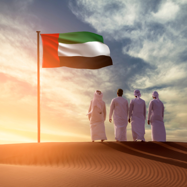 اليوم الإمارات تحتفل بـ "يوم العلم".. تعرفوا على قصة تصميم علم الإمارات