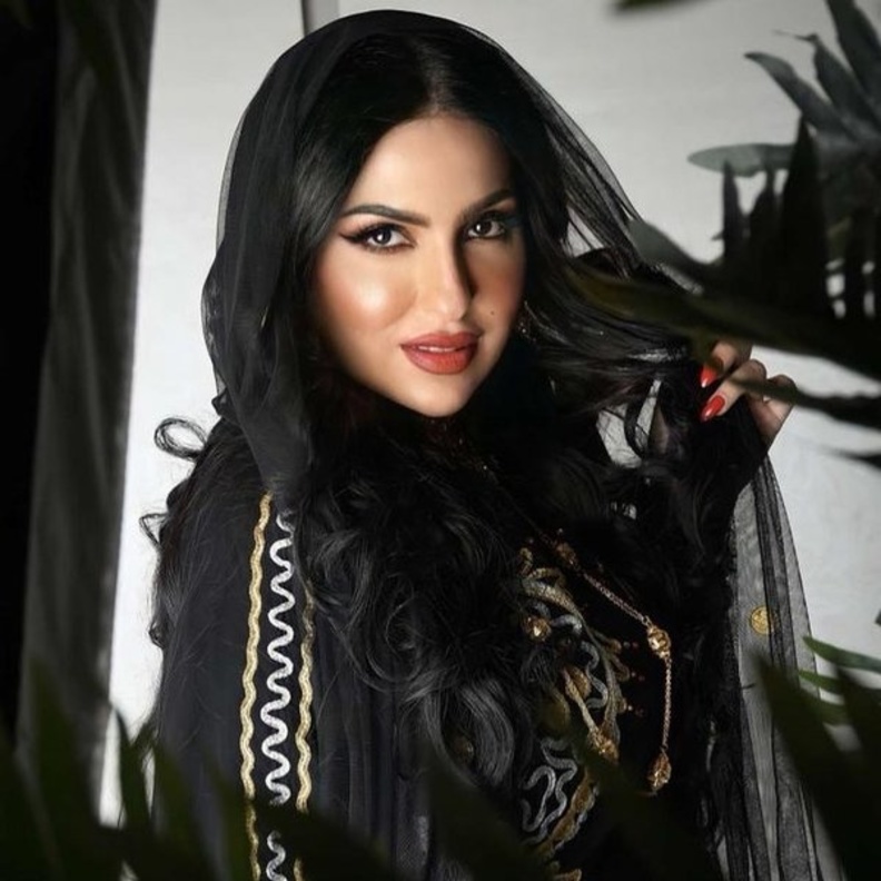 زينب العسكري