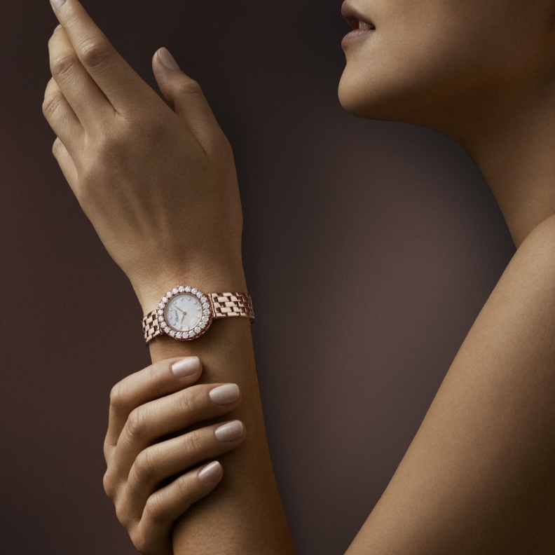 أجمل ساعات يد نسائية راقية لبريق ساحر في سهرات ديسمبر