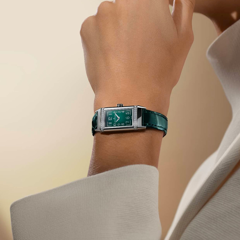 أجمل موديلات ساعات باللون الأخضر من وحي ملاعب الكرة في كأس العالم