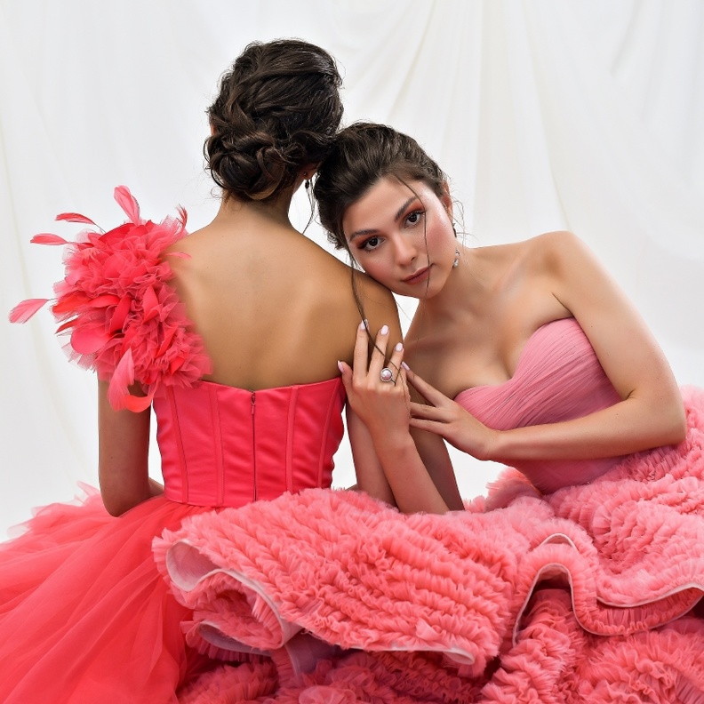 أحد تصاميم ليلى الأنصاري المتميزة