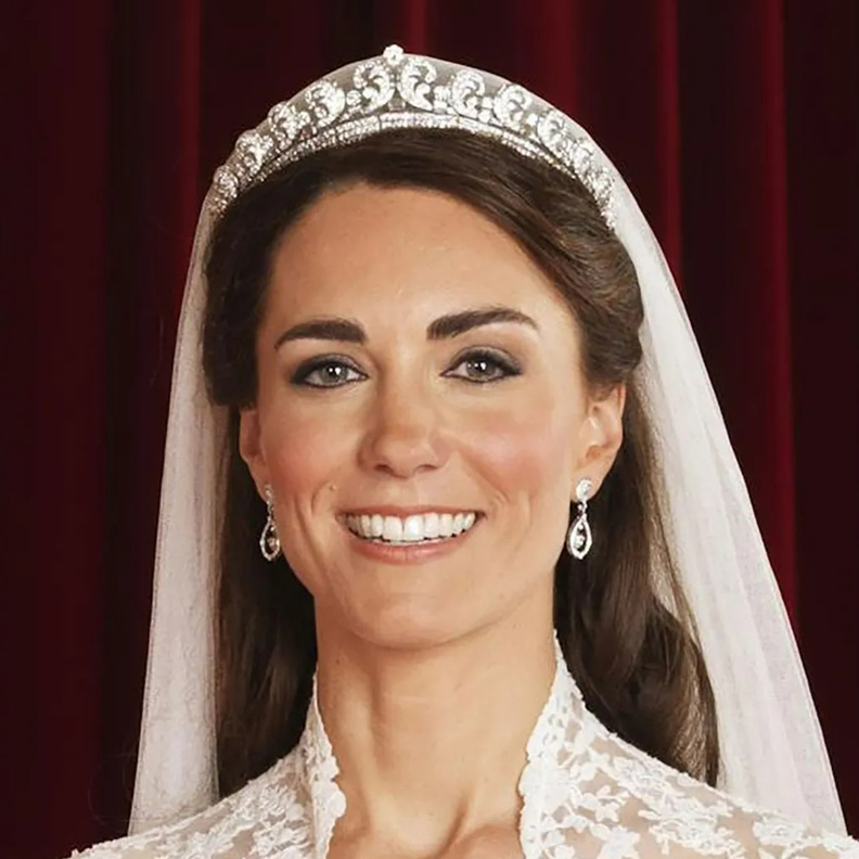 أميرة ويلز كايت ميدلتون بتاج Cartier Halo الذي يحمل توقيع كارتييه Cartier يوم زفافها