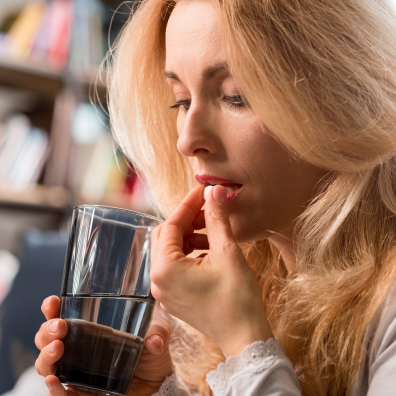 أهم 5 فيتامينات مهمة للمرأة في سن الأربعين