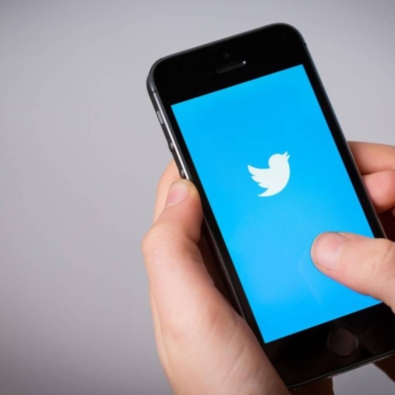 أيلون ماسك يرفع سعر اشتراك مستخدمي آيفون في تويتر