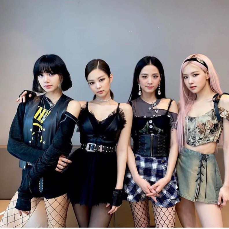 اختيار فرقة بلاكبينك فنان العام من مجلة تايم