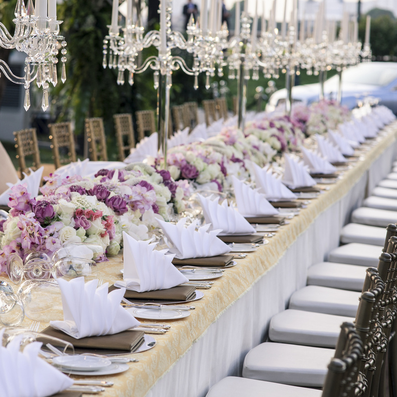 أفكار رائعة لحفلات الزفاف الشتوية باللون الفضي