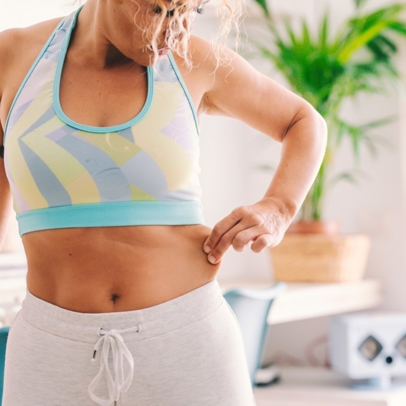 أطعمة صحية تساعدك في التخلص من دهون البطن بعد الخمسين