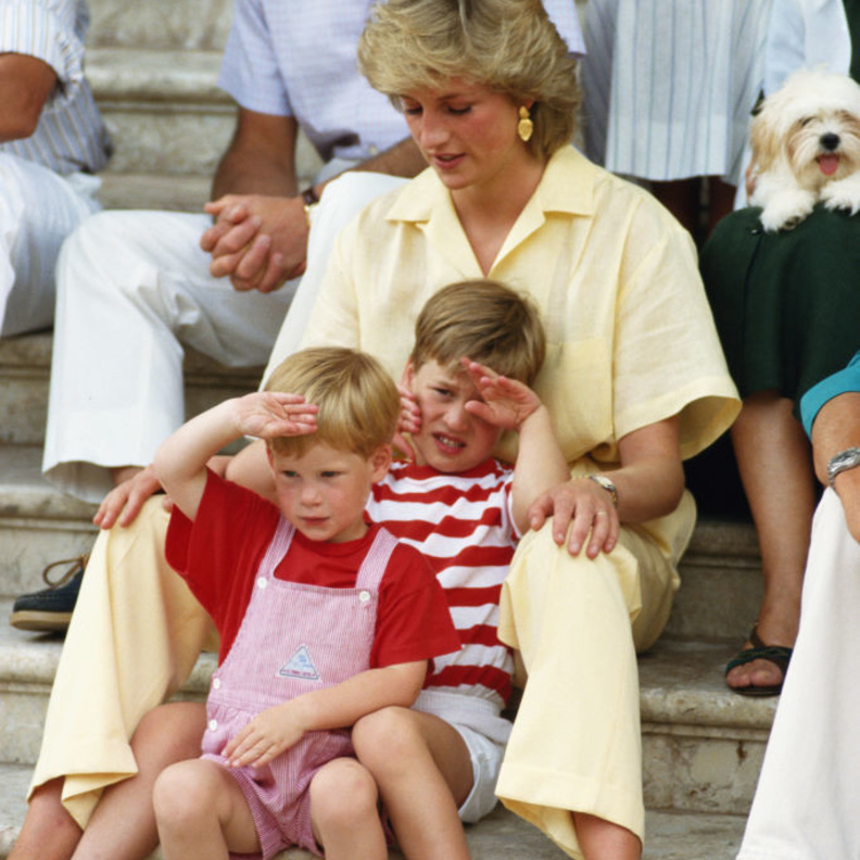 الأميرة ديانا Princess Diana بملابس التزلج خلال عطلة شتوية في ليختنشتاين في عام ١٩٨٦