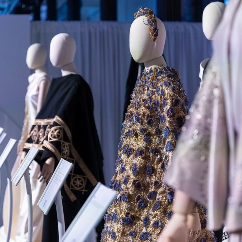 تعرفي على أهداف وشروط المشاركة في برنامج "تصميم الأزياء الاستعراضية" من هيئة الأزياء