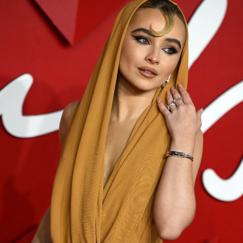 المغنية الأمريكية سابرينا كاربنتر Sabrina Carpenter 