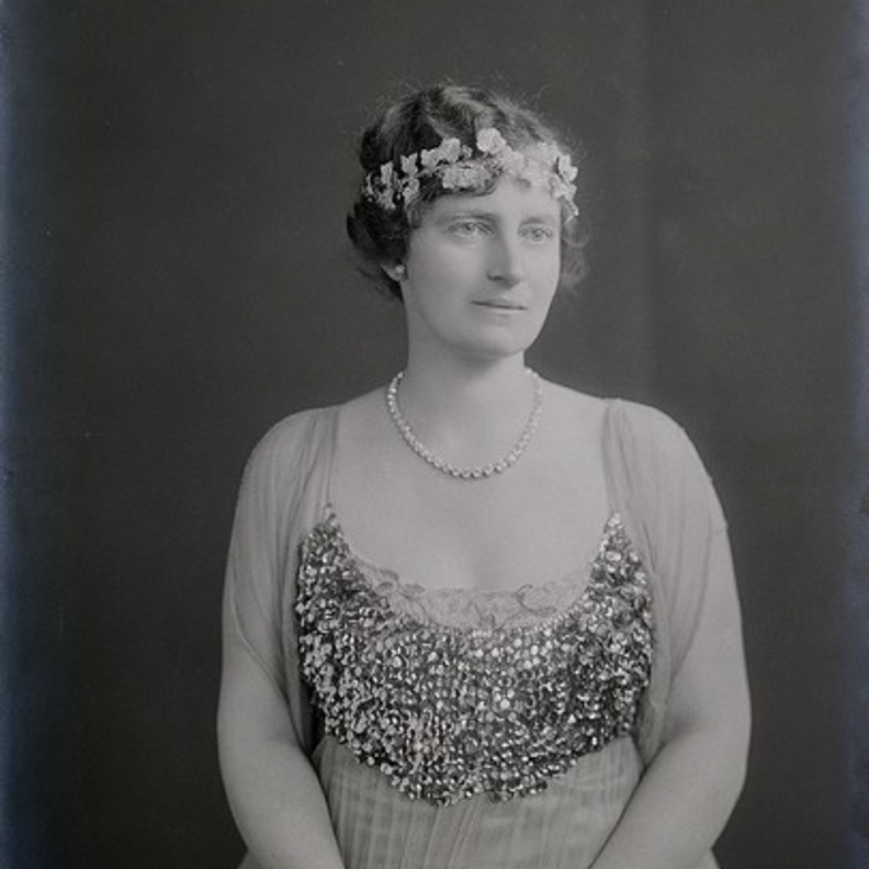 الملكة الكسندرين ملكة الدنمارك Queen Alexandrine of Demark