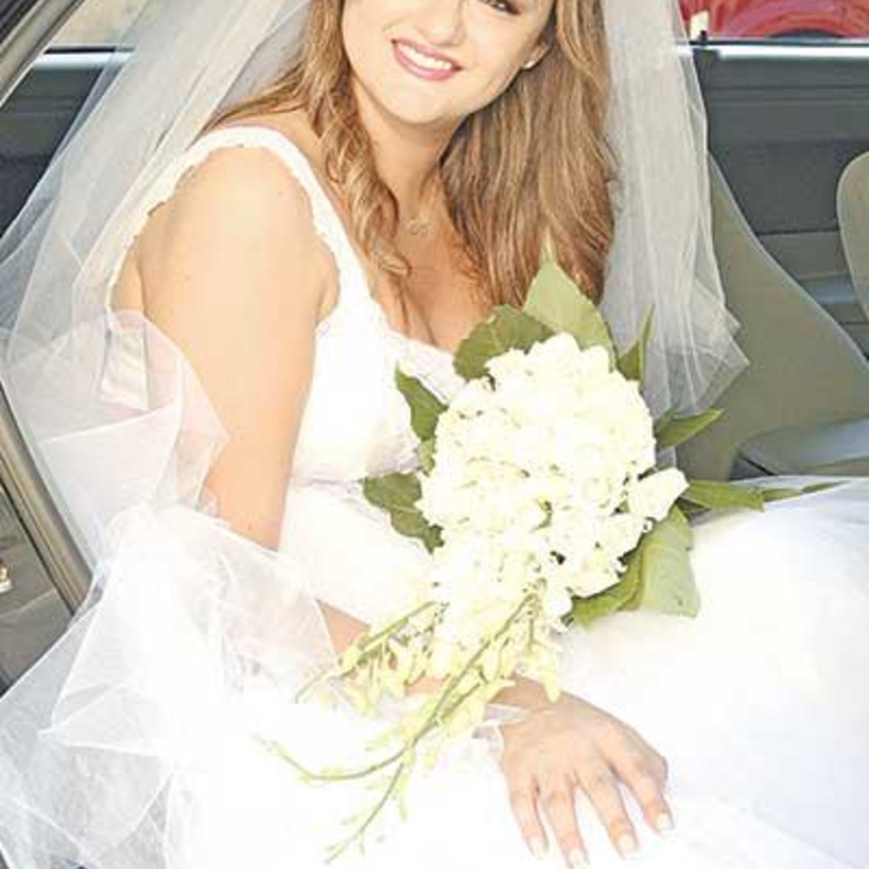 باسكال مشعلاني بفستان الزفاف في اغنية بحبك انا بحبك.jpg