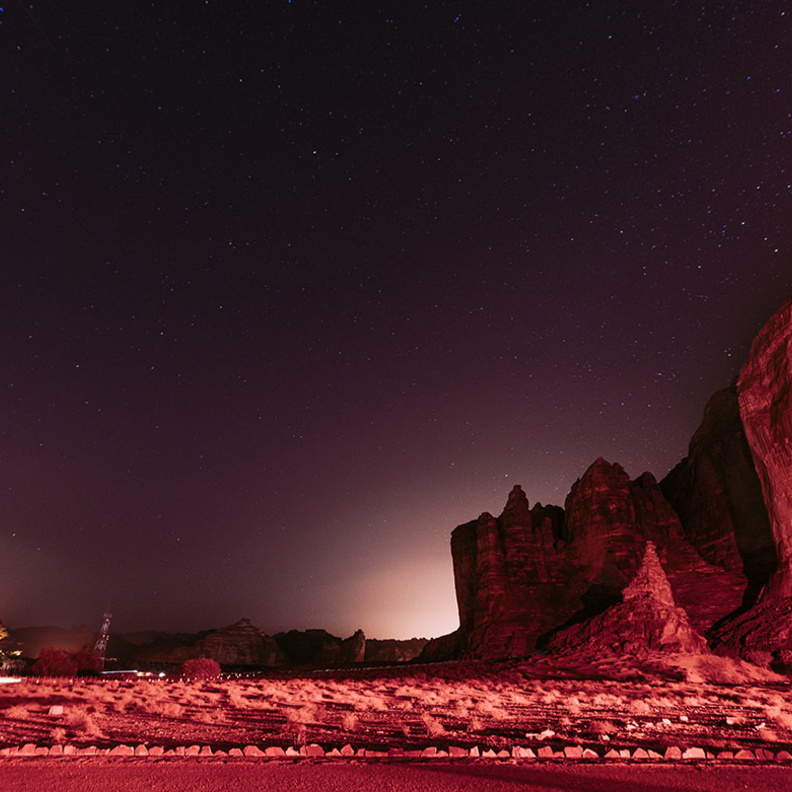 بجولة مسائية مميزة استمتعوا باكتشاف جبل عكمة
