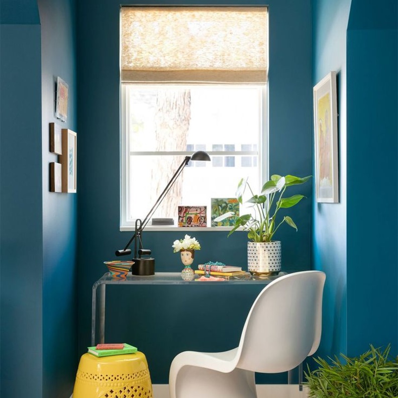 تحويل فراغ ضيق في الجدران لمكتب ناعم وعصري