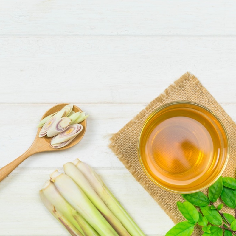 تعرفي على فوائد وأضرار عشبة الليمون