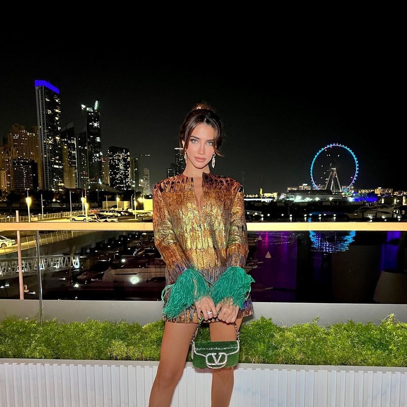 اطلالات عصرية لسهرات رأس السنة من الفاشينيستا العربيات 