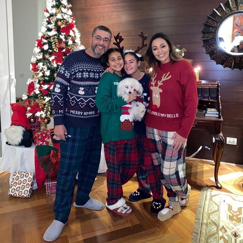 داليا البحيري في لقطة دافئة مع عائلتها احتفالا بليلة رأس السنة