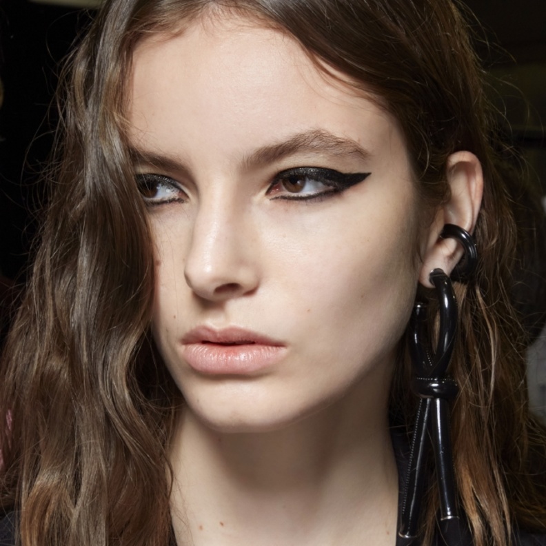 عالجي مشاكل تساقط الشعر من خلال تقنية الريجينيرا