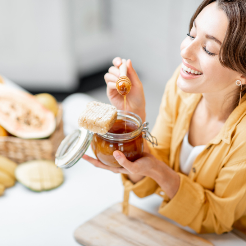 دراسة تكشف عن فائدة جديدة للعسل تخص مرضى السكري والكوليسترول