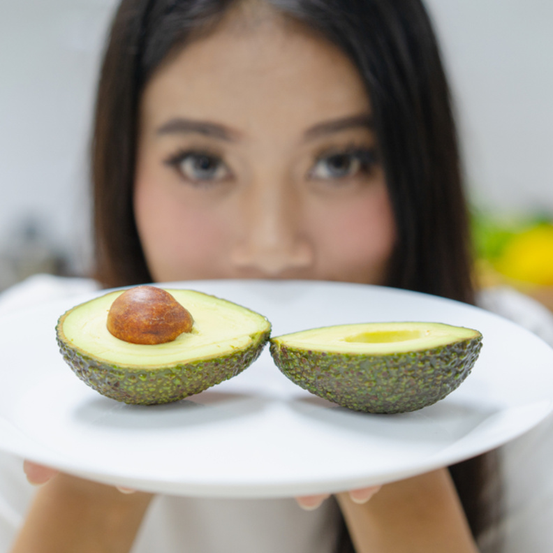 لمريضات الكوليسترول... تناولوا الأفوكادو وهذه فوائده