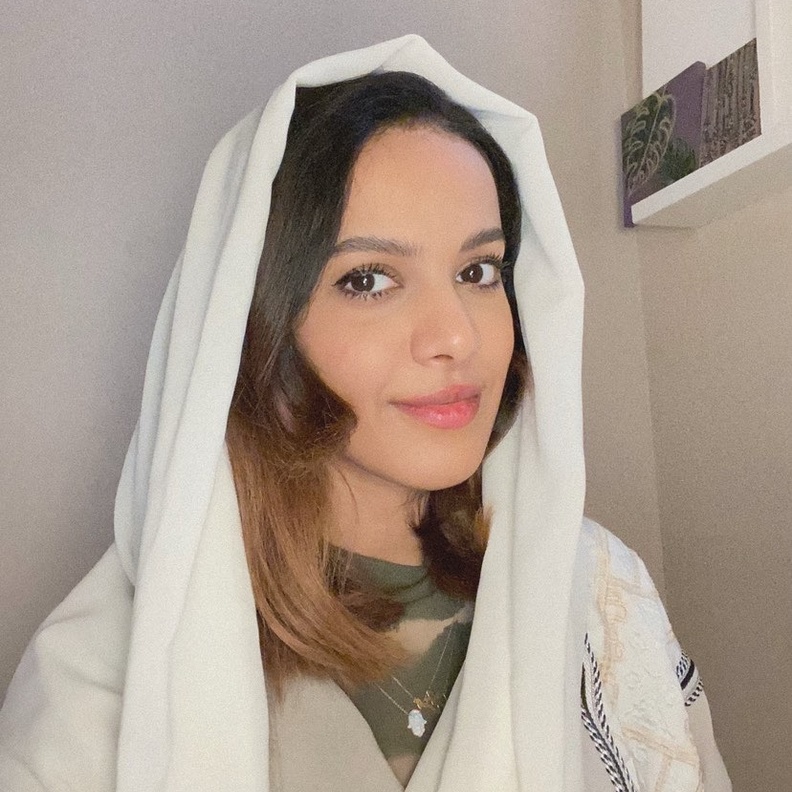 رسامة الأزياء مريم العمودي