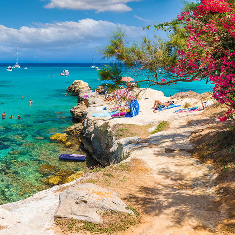 شاطئ بايا دي تورتشيBaia Dei Turchi، بوليا