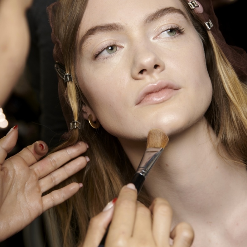 اتبعي النصائح المقدمة للحفاظ على مكياجك  ولتفادي اصابة بشرتك بالامراض المتنوعة