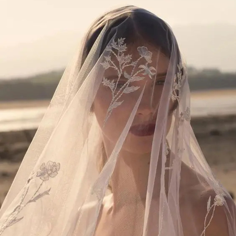 أفكار مميزة لطرح الزفاف المزخرفة بالزهور