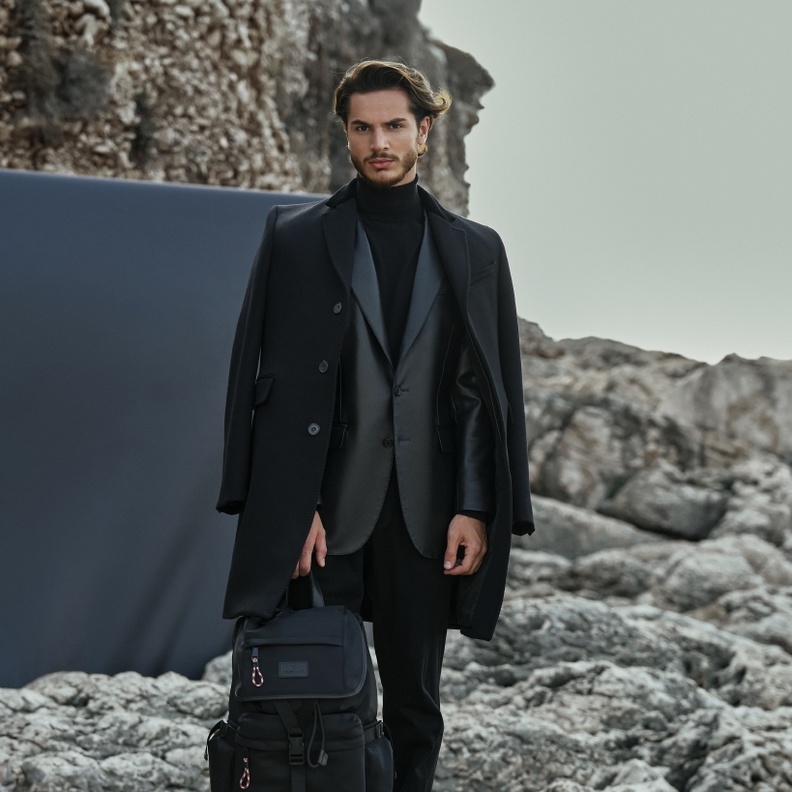 طلة بالأسود لنمر سعاده