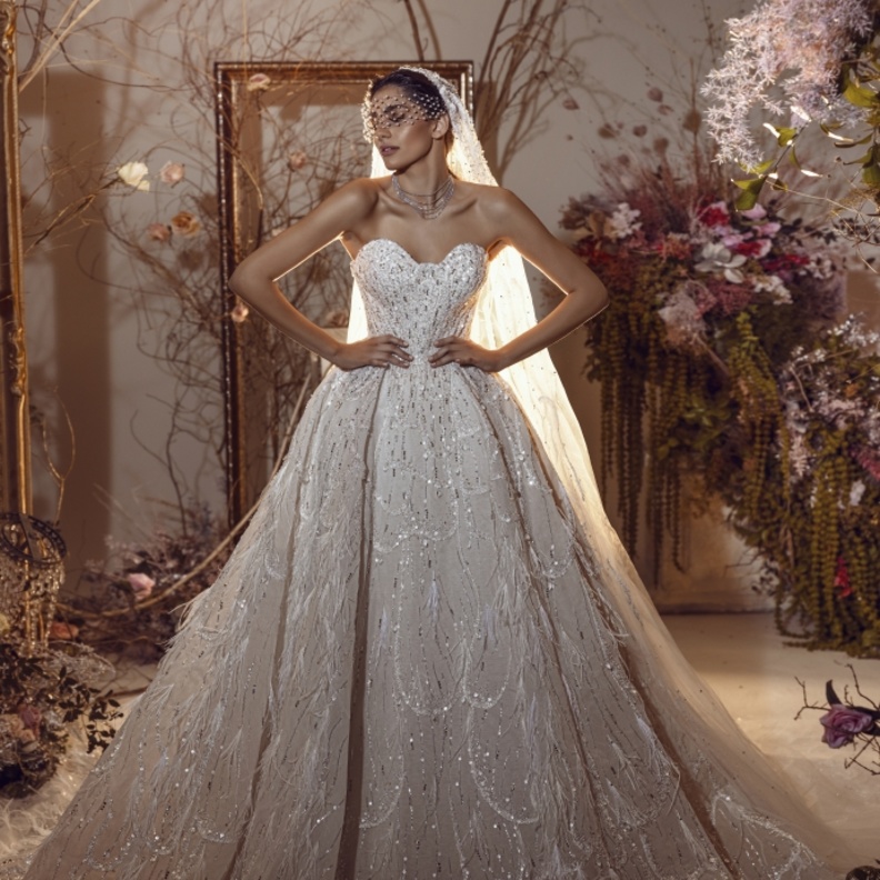 قصة مميزة عند الأكتاف لعروس ريم قشمر