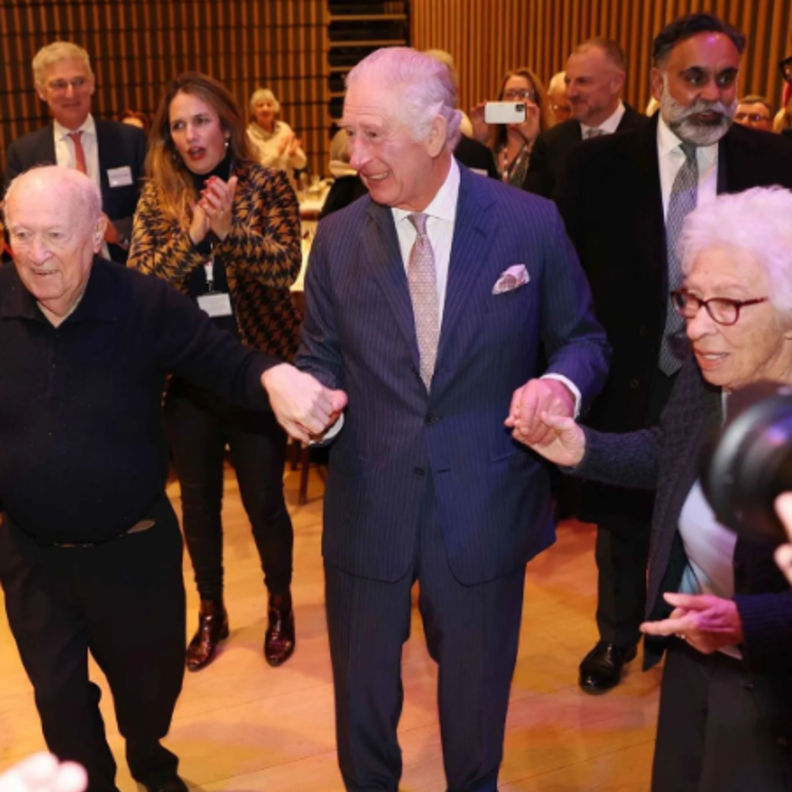 الملك تشارلز الثالث يشارك مٌسنة الرقص على أنغام الموسيقى