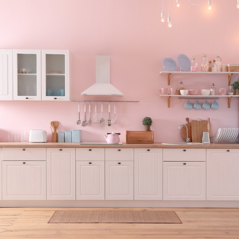 مطبخ بجدران ظل أحمر الخدود الوردي