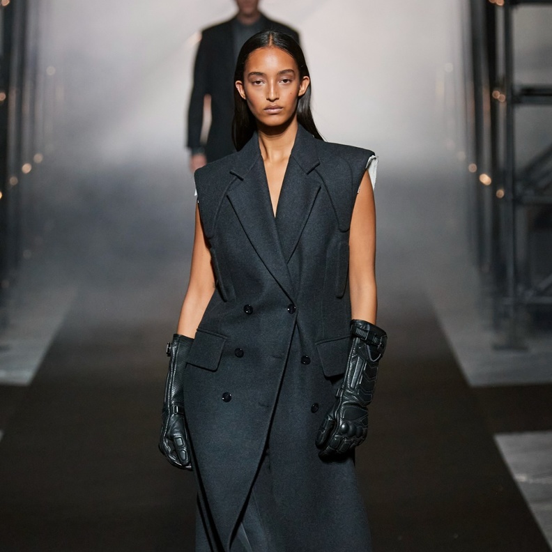 7 منصات عرض تميّزت فيها الإطلالات الكلاسيكية لخريف وشتاء 2022