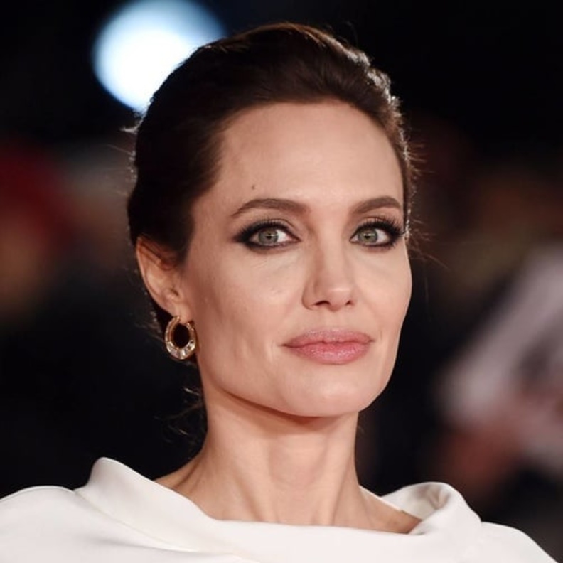 صيحات جمالية لم تتخلى عنها أنجلينا جولي منذ بداياتها