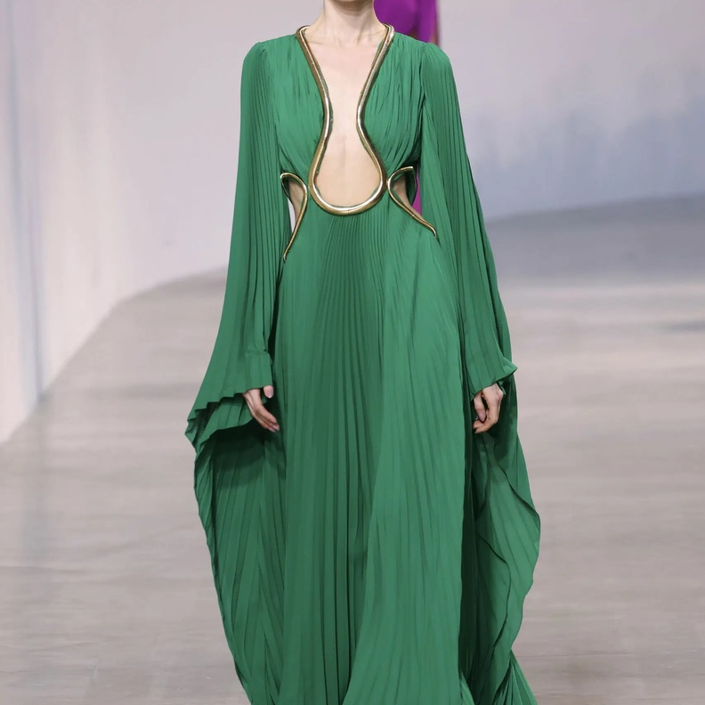 موديلات فساتين خطوبة عصرية بألوان العلم الاماراتي