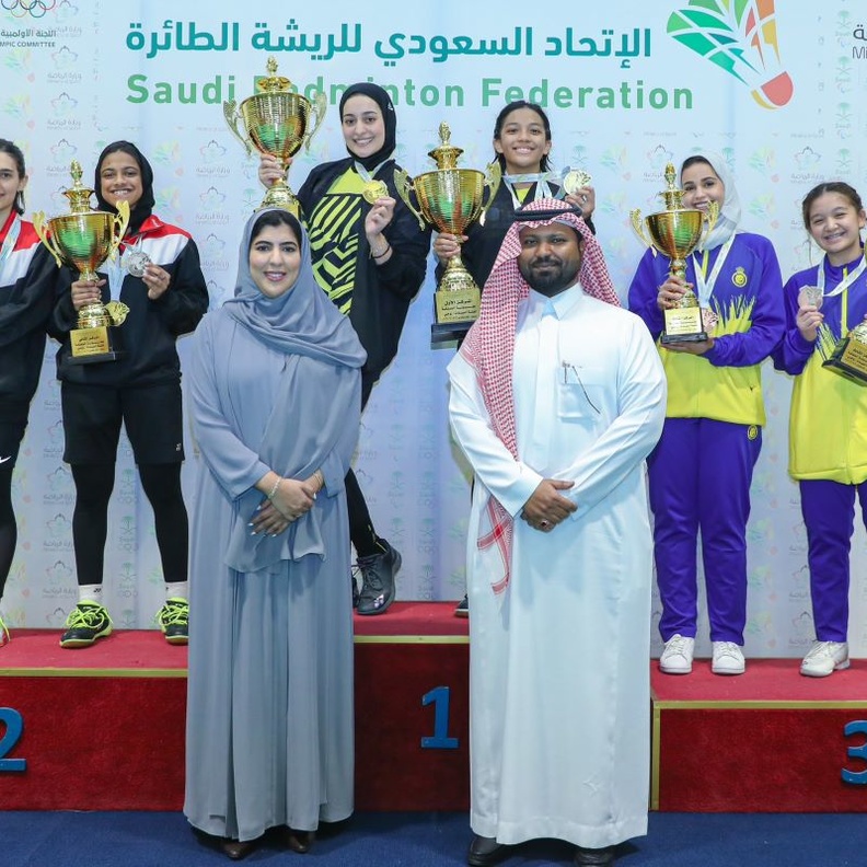 "مي الرشيد" تتوج الفائزات في بطولة المملكة المفتوحة للسيدات للريشة الطائرة