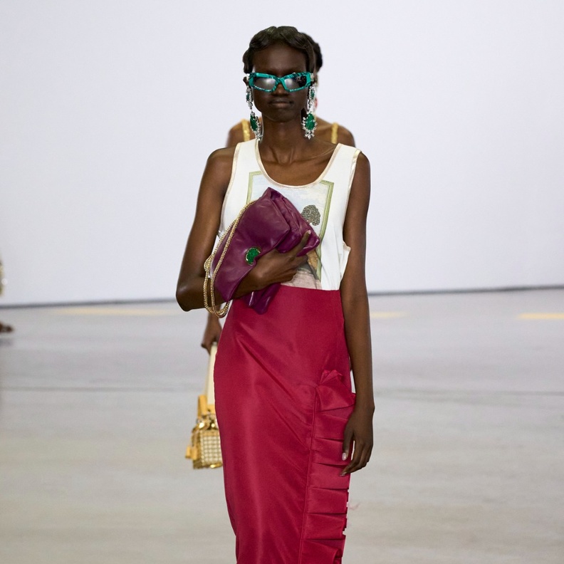  Viva Magenta... لون بانتون الجديد لعام 2023 جريء ونابض بالتفاؤل