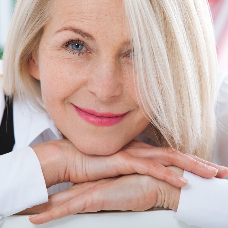 نفسياً .. كيف تتعامل المرأة مع مرحلة سن الأمل؟